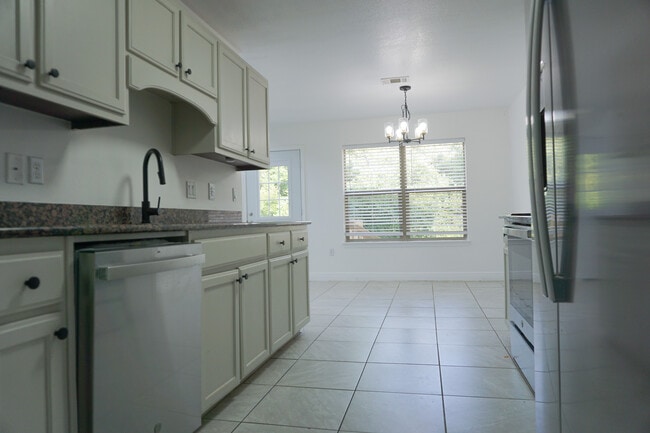 Building Photo - 127 Bronze Cir
