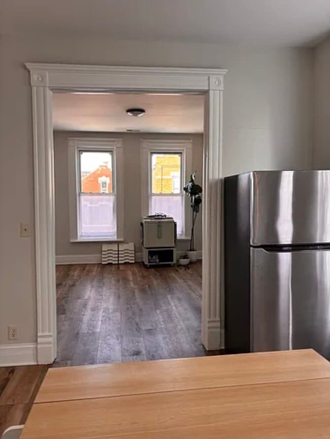 Building Photo - 1533 W 17th St