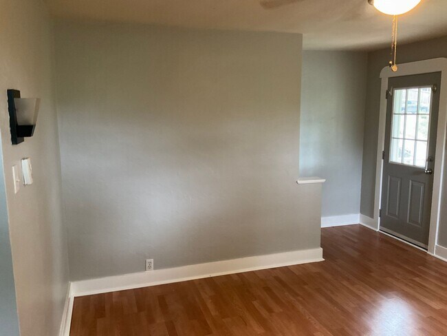 Building Photo - Charming, Character-Filled 2 Bedroom in Br...