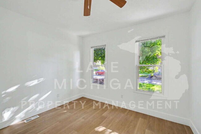 Building Photo - 815 Davis Ave NW