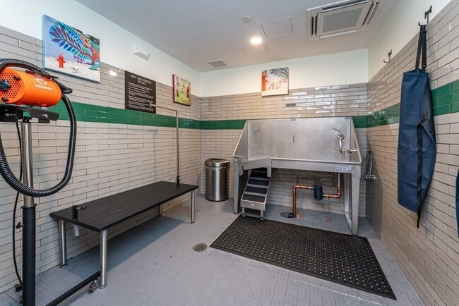 Building Photo - 346 Somerville Ave