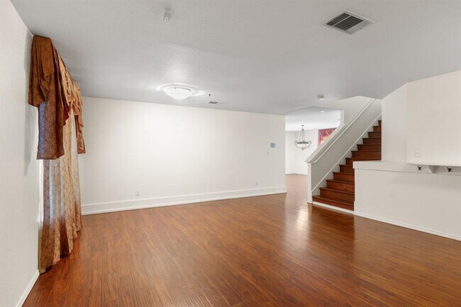 Building Photo - 300 Emerald Fields Ln