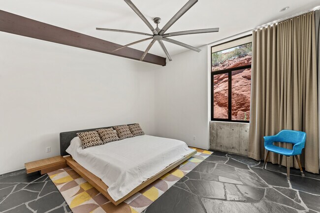 Building Photo - 4925 E Red Rock Dr