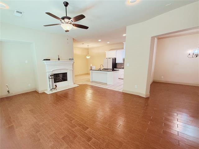Building Photo - 722 Arbol