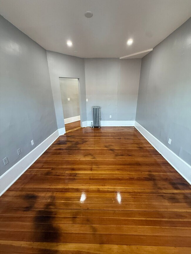 Building Photo - 2mil