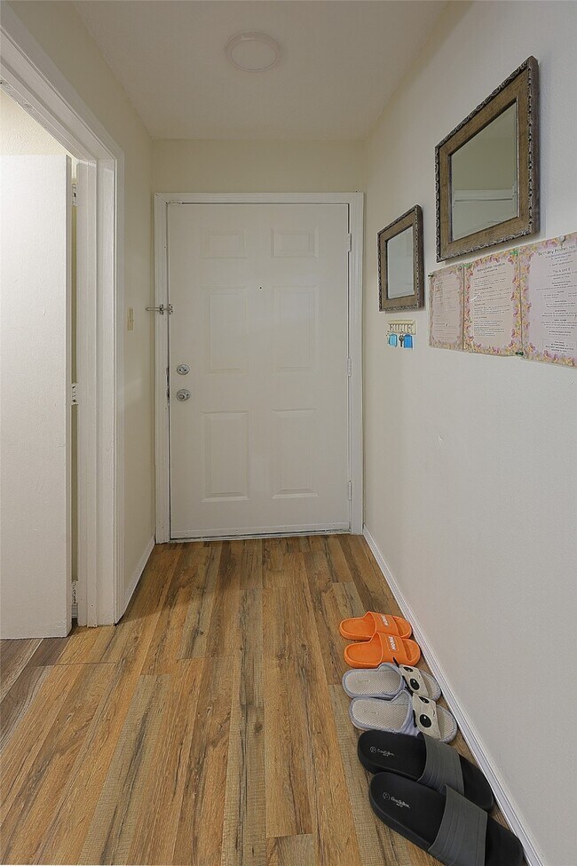 Building Photo - 2213 S Braeswood Blvd