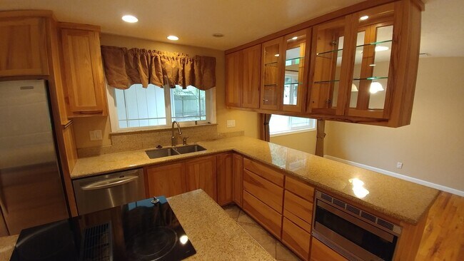 Building Photo - Gorgeous Home with Granite Counters and Custom Built-ins!