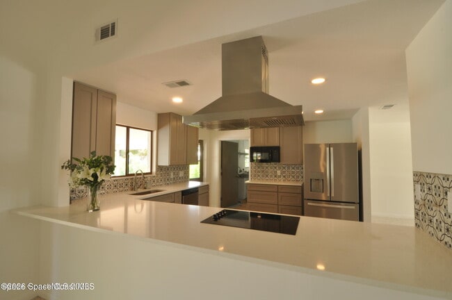 Building Photo - 501 N Palm Ave