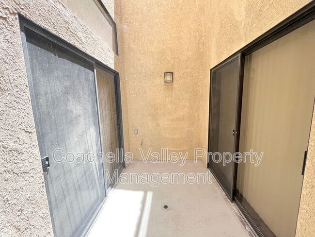 Building Photo - 41469 Woodhaven Dr W