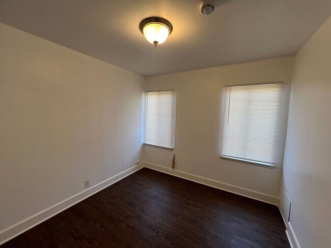 Building Photo - 51st Street Apartments Triplex