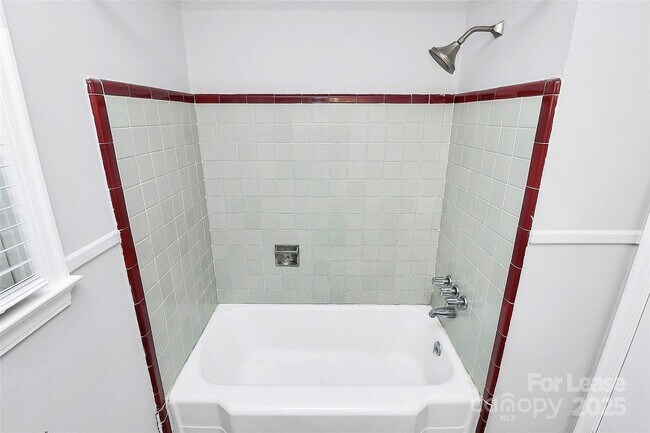 Building Photo - 228 Seneca Pl