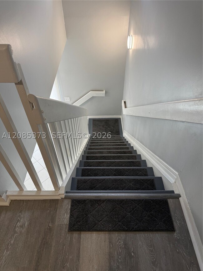 Building Photo - 10130 SW 154th Ct