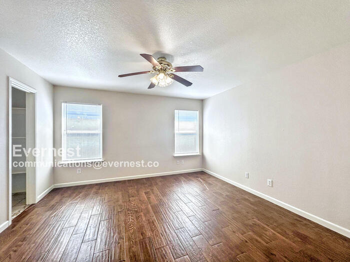 Building Photo - 2027 Mission Field