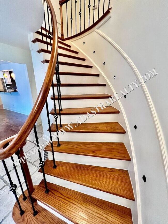 Building Photo - Beautiful 4 Bed 3.5 Bath Home in Fairway-Available NOW!!