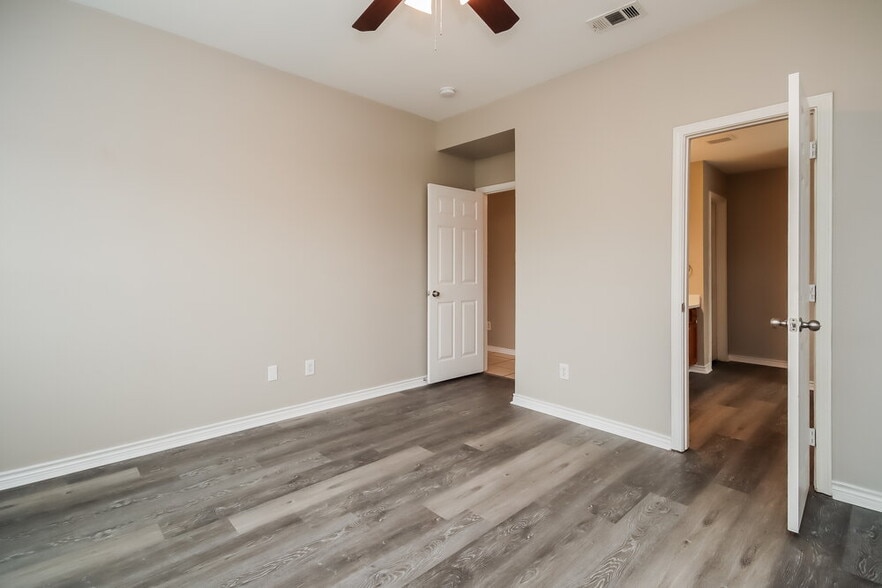 Building Photo - 1420 Castlegar Ln