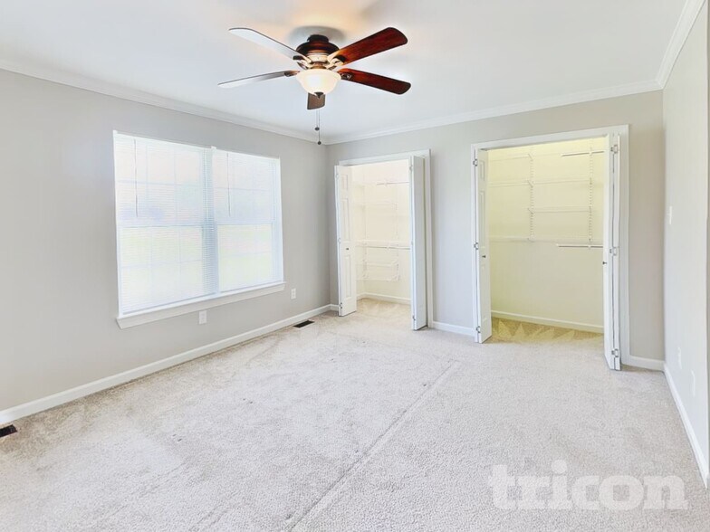 Building Photo - 137 Deercroft Dr