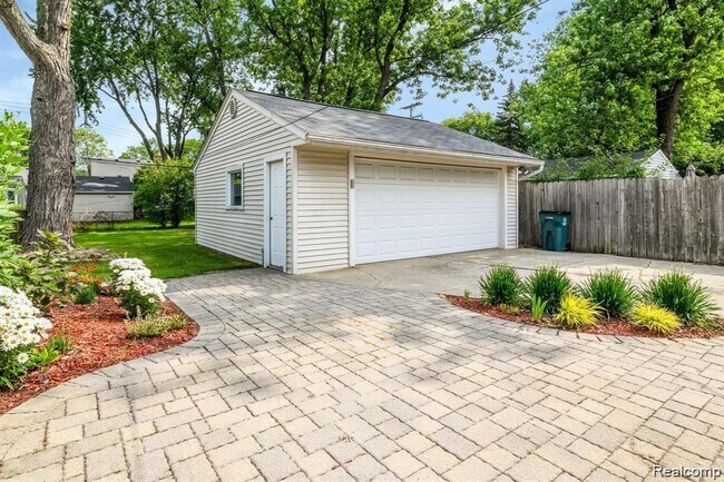 Building Photo - 3426 Chester Rd