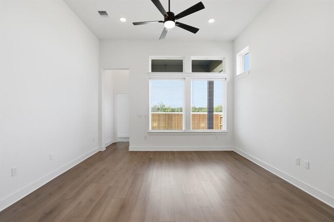 Building Photo - 881 Prominence Wy