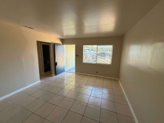 Building Photo - "Charming 4-Bedroom Home with 2 Baths in Pittsburg – Spacious 1459 Sq Ft Gem!"