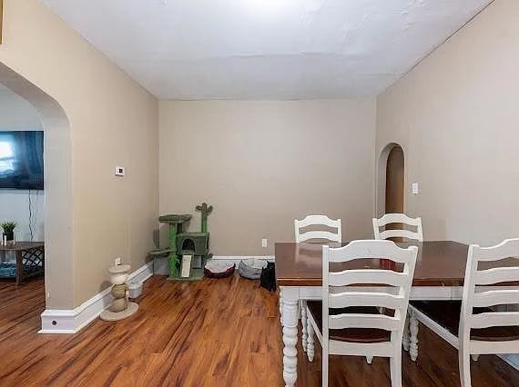 Building Photo - 705 Collings Ave