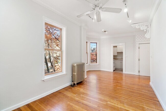 Building Photo - 17 Cazenove St