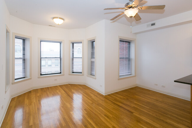 Dining/Living room - 5400-5408 S. Ingleside Avenue