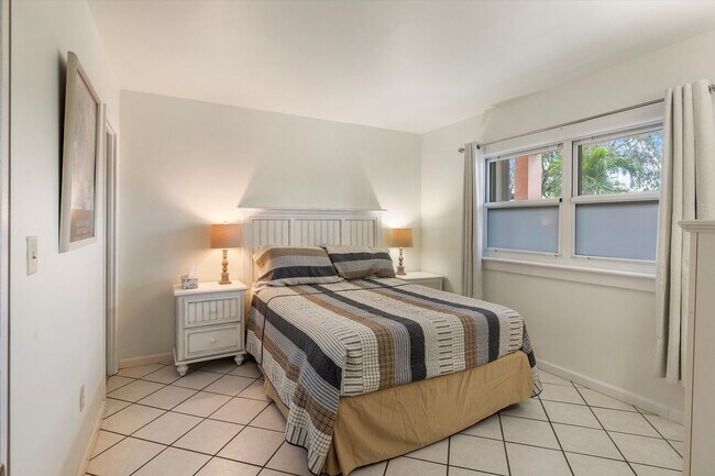 Building Photo - 3 Bedroom 2 Bathroom Furnished Condo