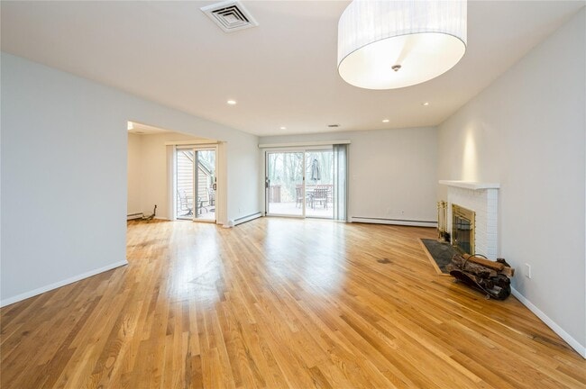 Building Photo - 99 Brush Hollow Close