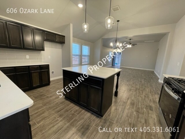 Building Photo - 606 Ozark Ln