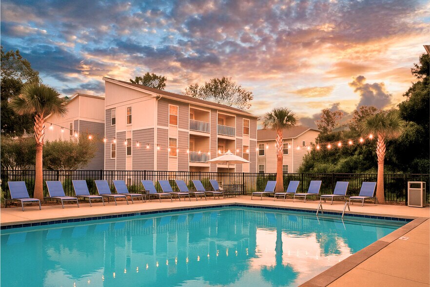 Pool Area at Village Green Apartments in Wilmington, NC - Village Green Apartment Homes