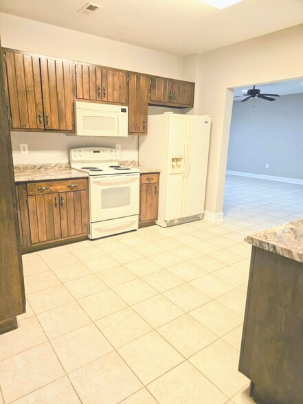 Building Photo - 10850 Misty Creek Ct