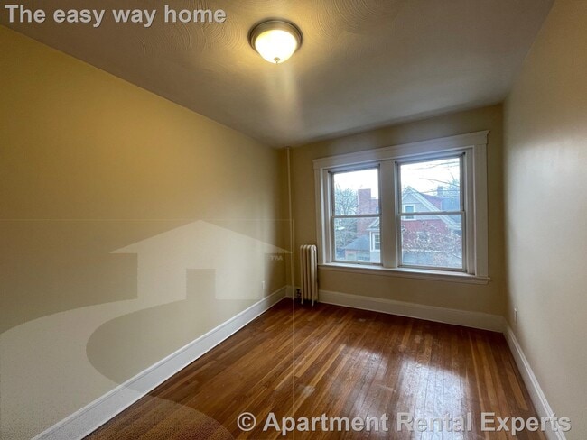 Building Photo - 15 Linnaean St