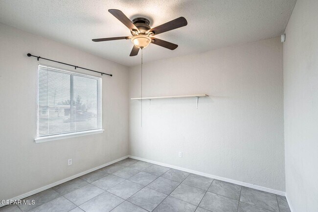 Building Photo - 3048 Yarwood Dr