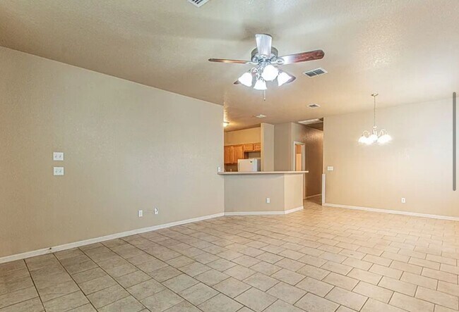 Building Photo - AVAILABLE NOW! (SECTION 8 ACCEPTED)