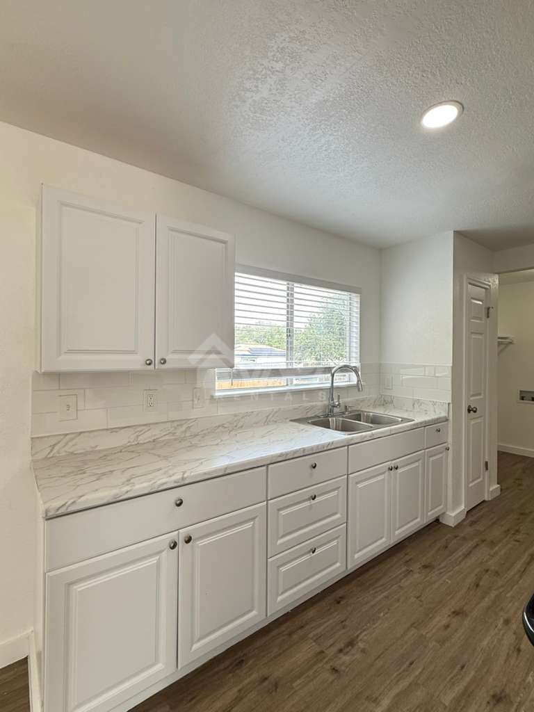 Building Photo - 3713 Candlebluff Dr