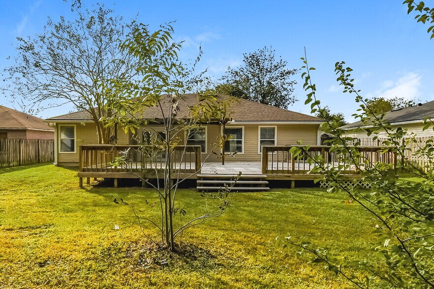 Building Photo - 1299 Summit Oaks Dr E