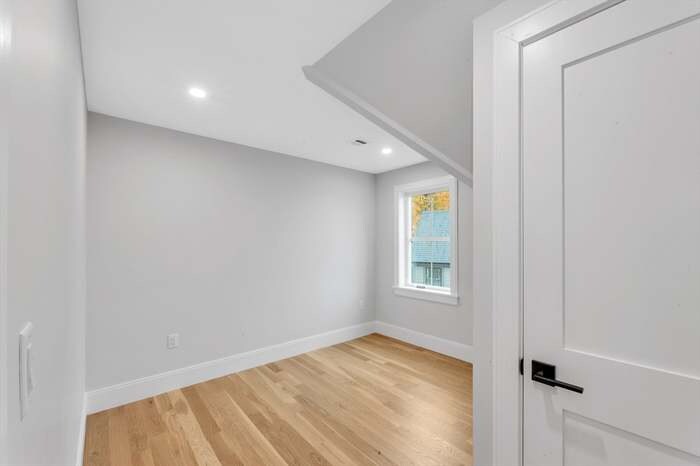 Building Photo - 417 Poplar St