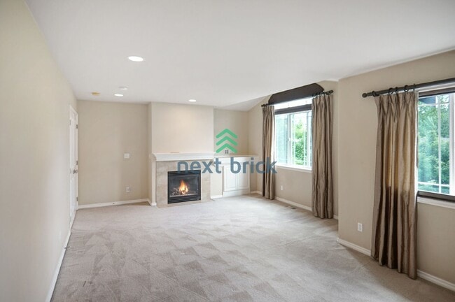 Building Photo - Stunning 3-Bedroom, 3.5-Bathroom Home in Desirable Woodinville