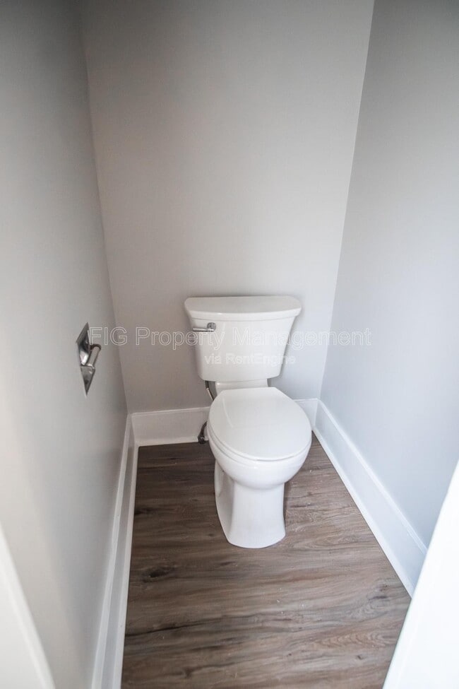 Building Photo - 525 Sewanee St