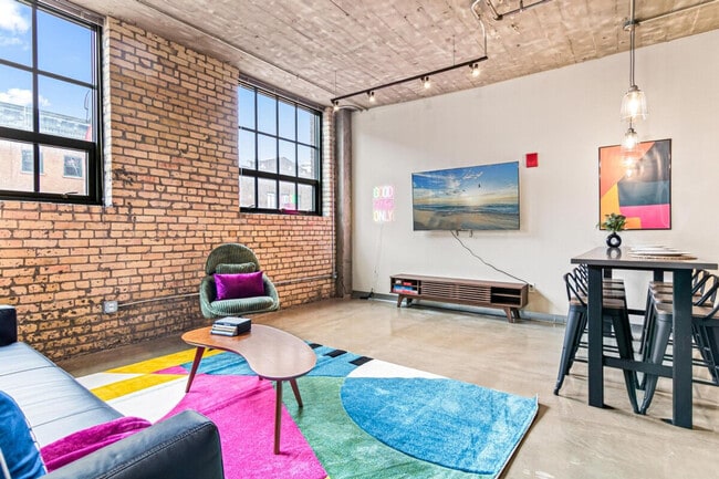 Building Photo - 606 N Washington Ave