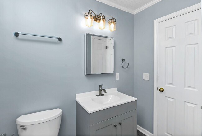 Building Photo - Newly Updated 3 Bedroom Home with Spacious...
