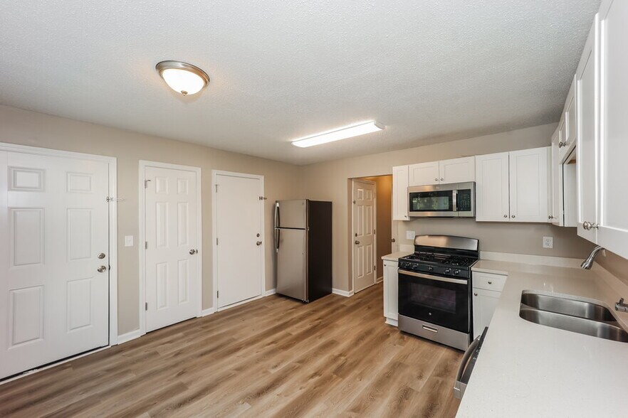 Building Photo - 310 Blue Sail Ln