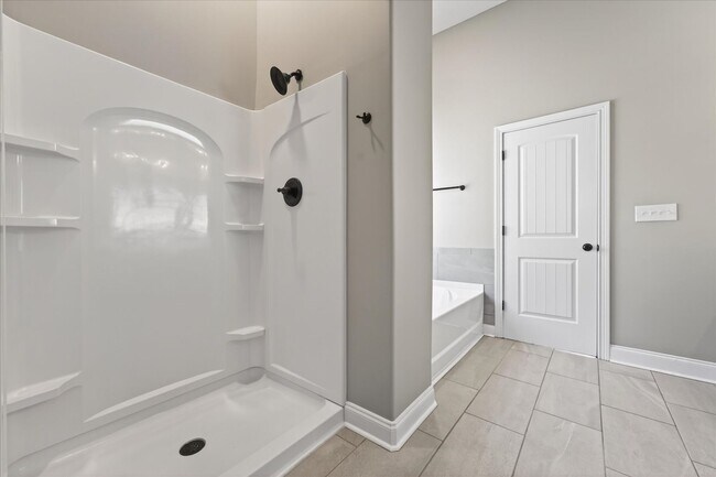 Building Photo - Pet Friendly Four Bedroom with Bonus!