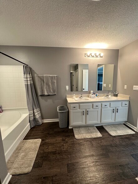 Building Photo - 150 Logrono Ct