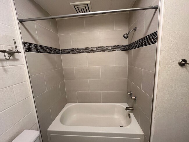 Building Photo - Acacia Park (Pearl City) - 2 bedrooms, 1 bathroom, 1 parking, AC, full size washer/dryer