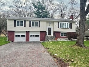 Building Photo - 29 Carriage Hill Ln