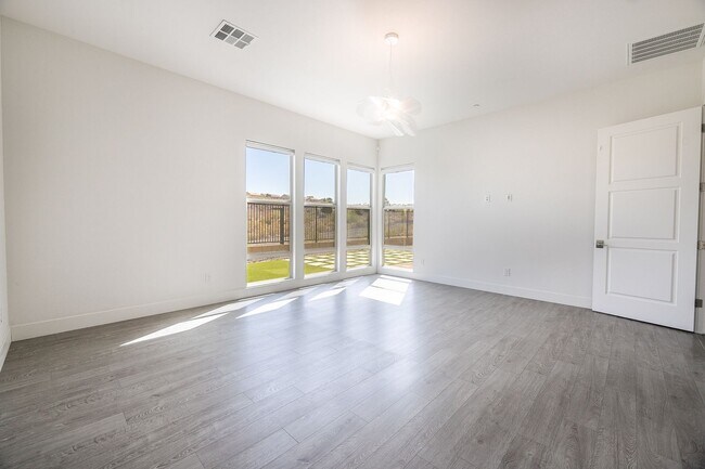 Building Photo - Luxury Living in Inspirada’s Gated Escala Community!