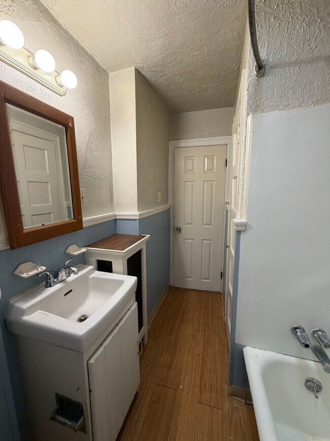 Building Photo - 2655 S 66th St