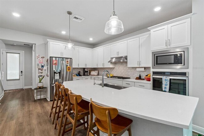 Building Photo - 213 S Albany Ave