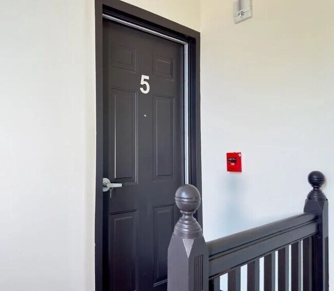 Building Photo - 709 N Duke St